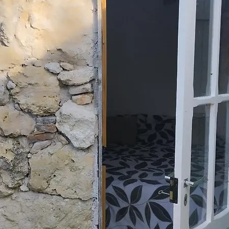 Maison De Village De Plain Pied Sur Jardin Arbore